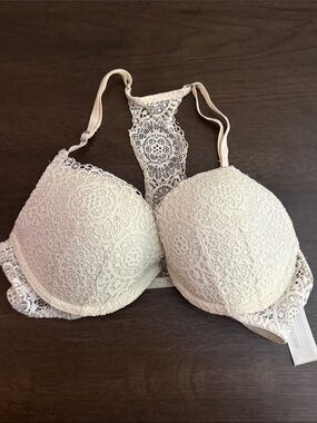 Hollister Cream Lace Racerback Bra Gilly Hicks